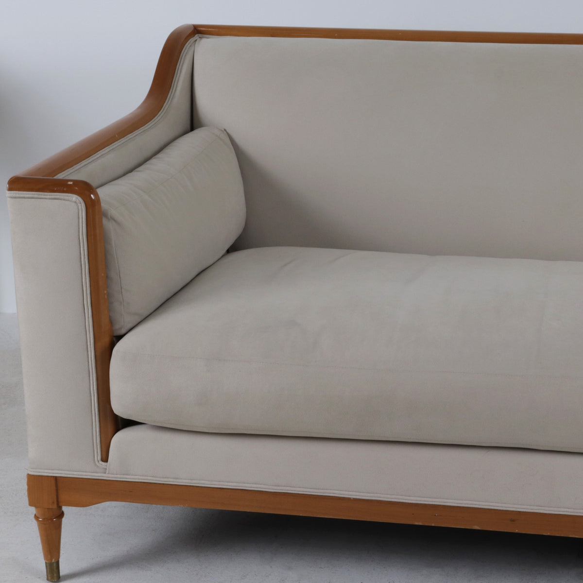 Marilyn Sofa in Suede – Jan Showers